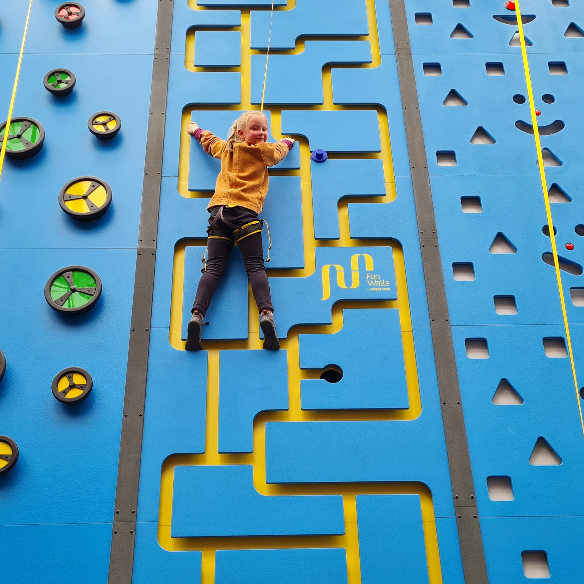 45 Kletterwände mit jeweils einer Höhe von sieben Metern kann man im Holland-Park erklimmen.