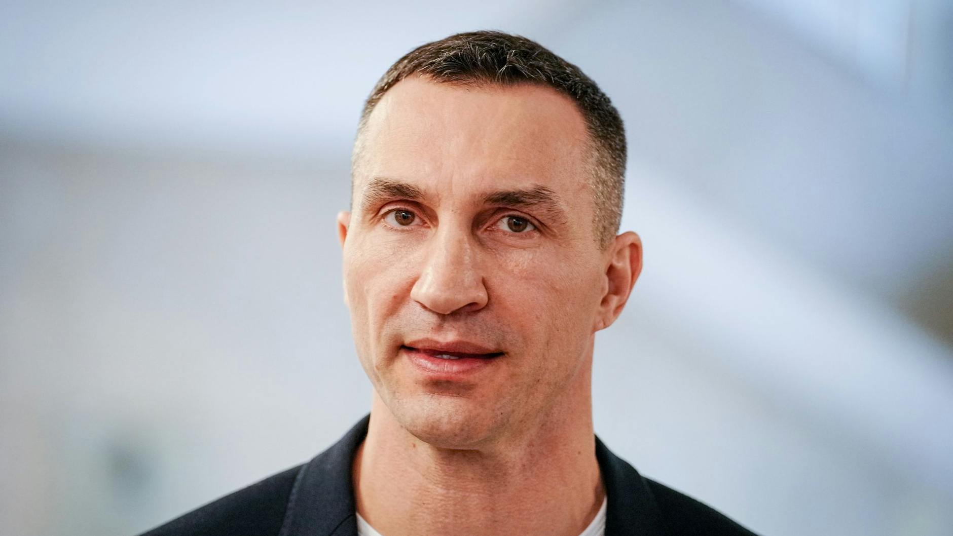 Ex-Boxprofi Wladimir Klitschko kritisiert den ukrainischen Präsidenten Selenskyj in einem Twitter-Post.