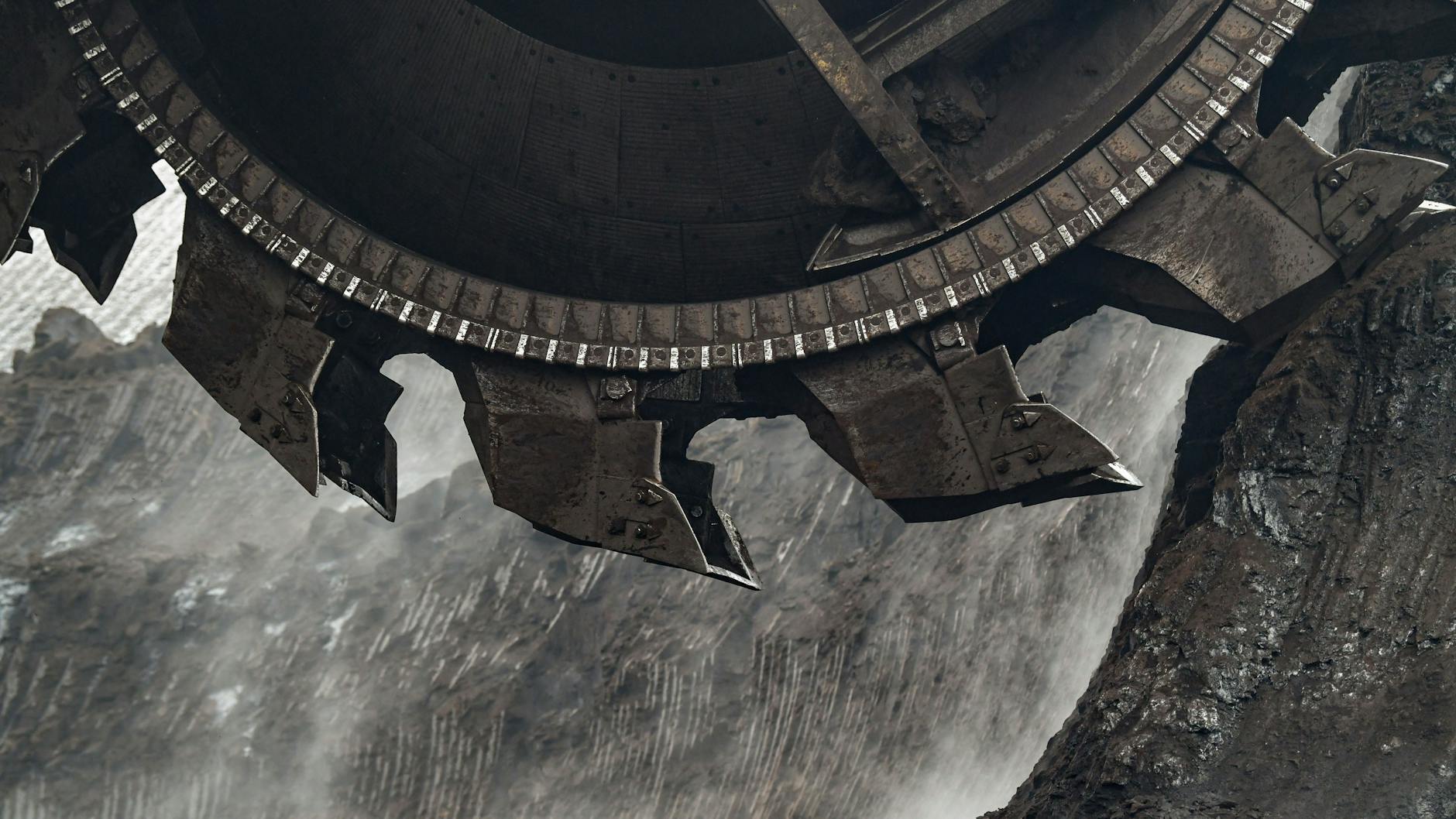 Ein Schaufelradbagger im Braunkohletagebau Welzow-Süd in der Lausitz