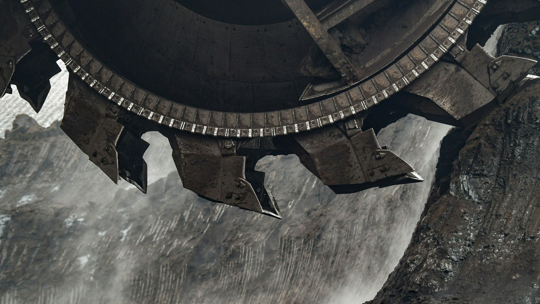 Ein Schaufelradbagger im Braunkohletagebau Welzow-Süd in der Lausitz