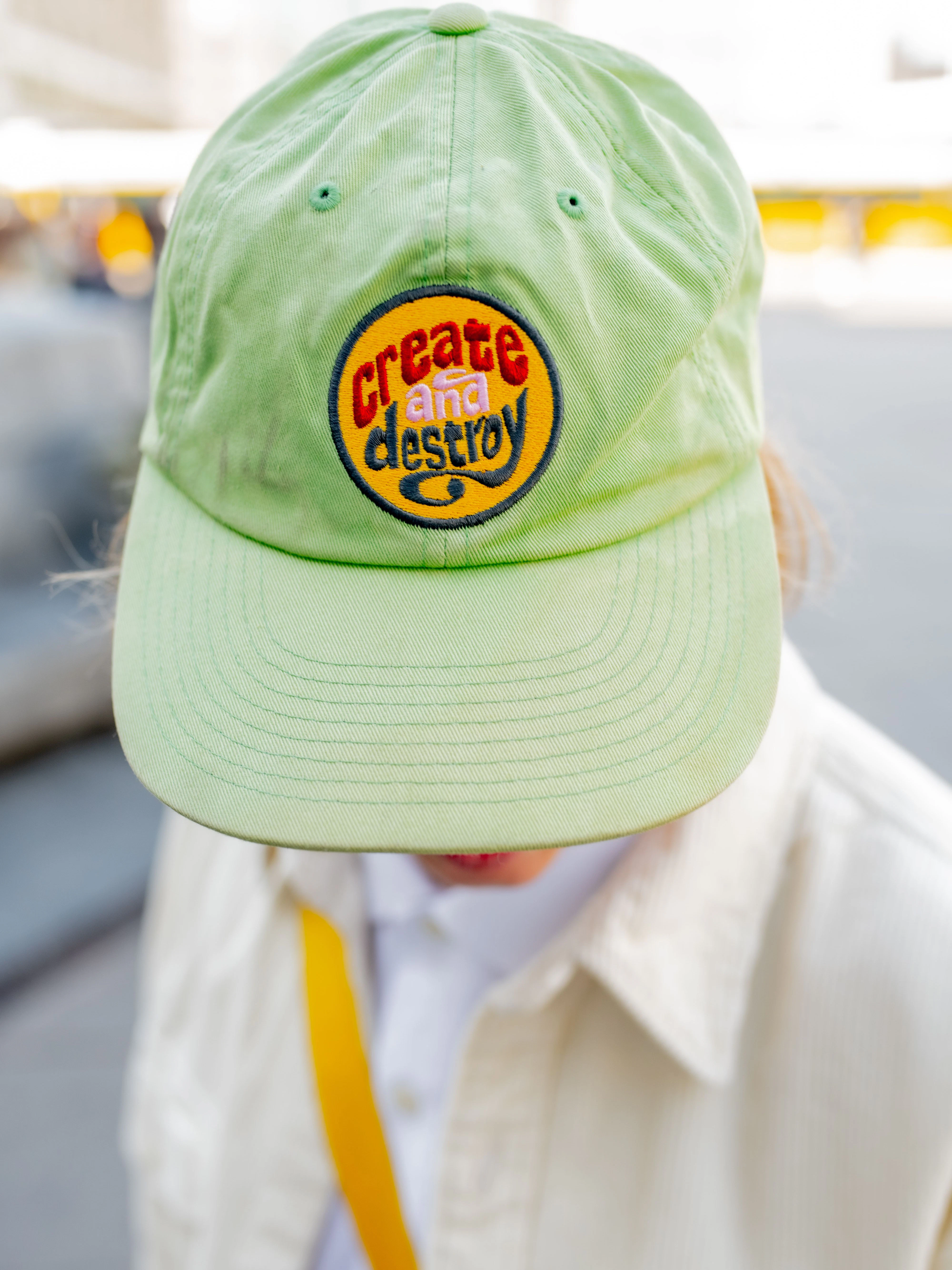 Sebas Cap ist von The Hundreds, einem Skaterlabel aus Los Angeles.
