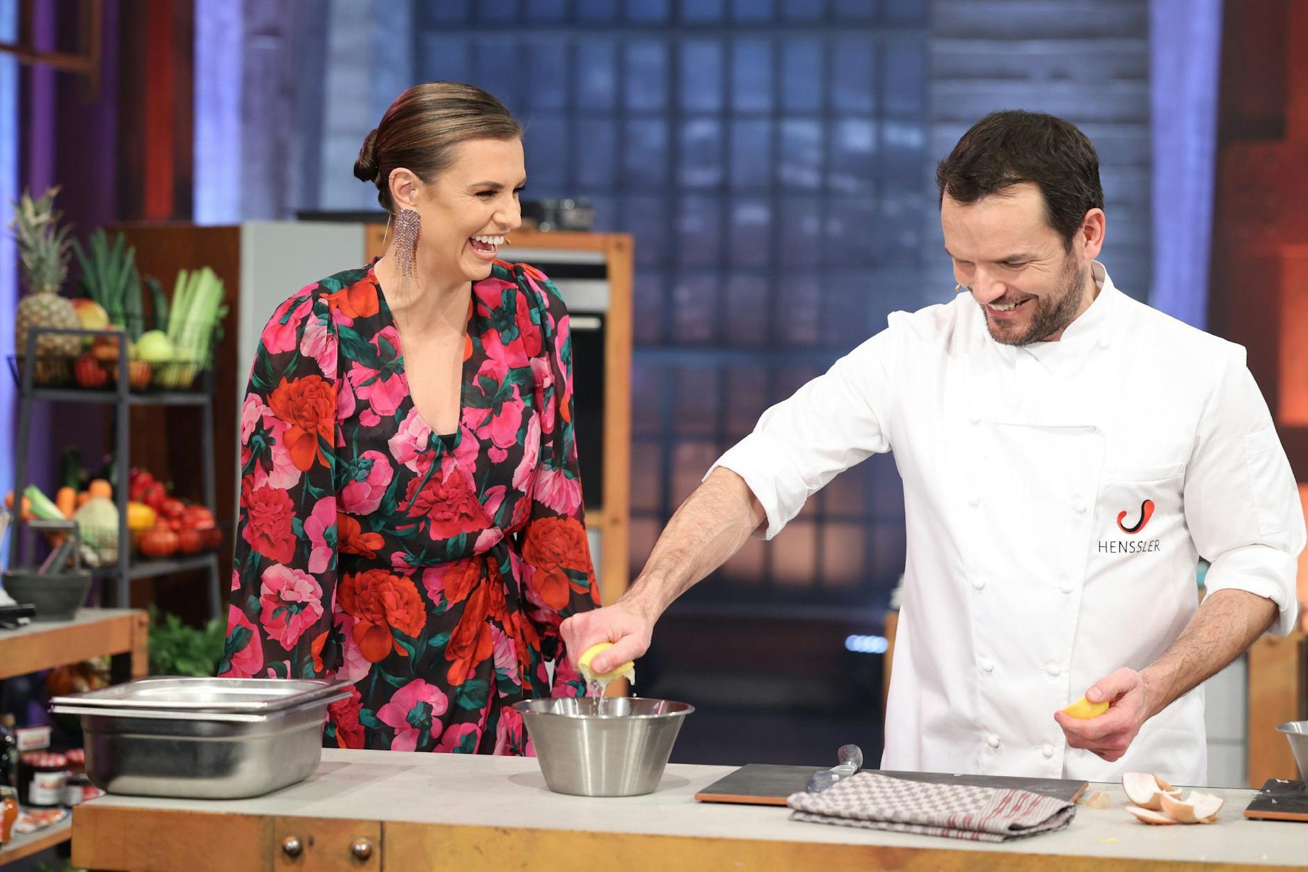 Im Oster-Special von „Grill den Henssler“ läuft nicht alles glatt bei Steffen Henssler und seinen Gästen.