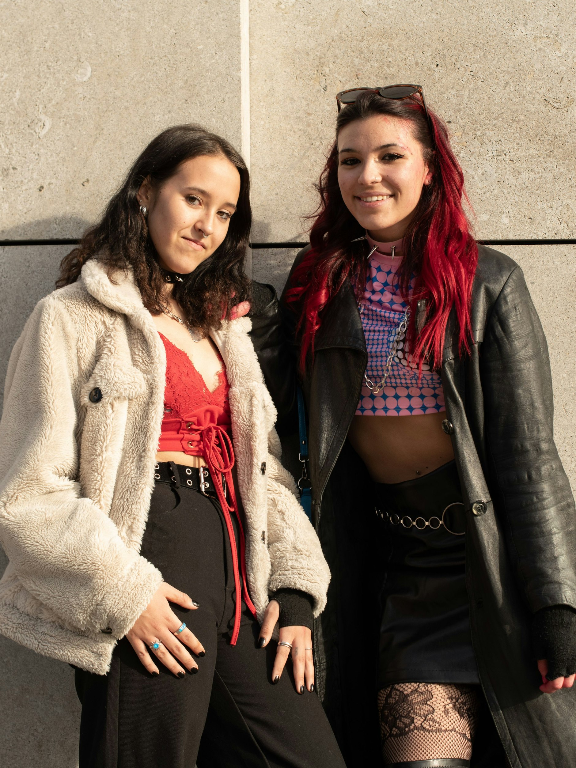 Die beiden Freundinnen leben in München, Linda arbeitet als Krankenschwester, Mimi macht eine Ausbildung als Steuerfachangestellte. Die beiden betreiben gemeinsam den Instagram-Account @technotusen.