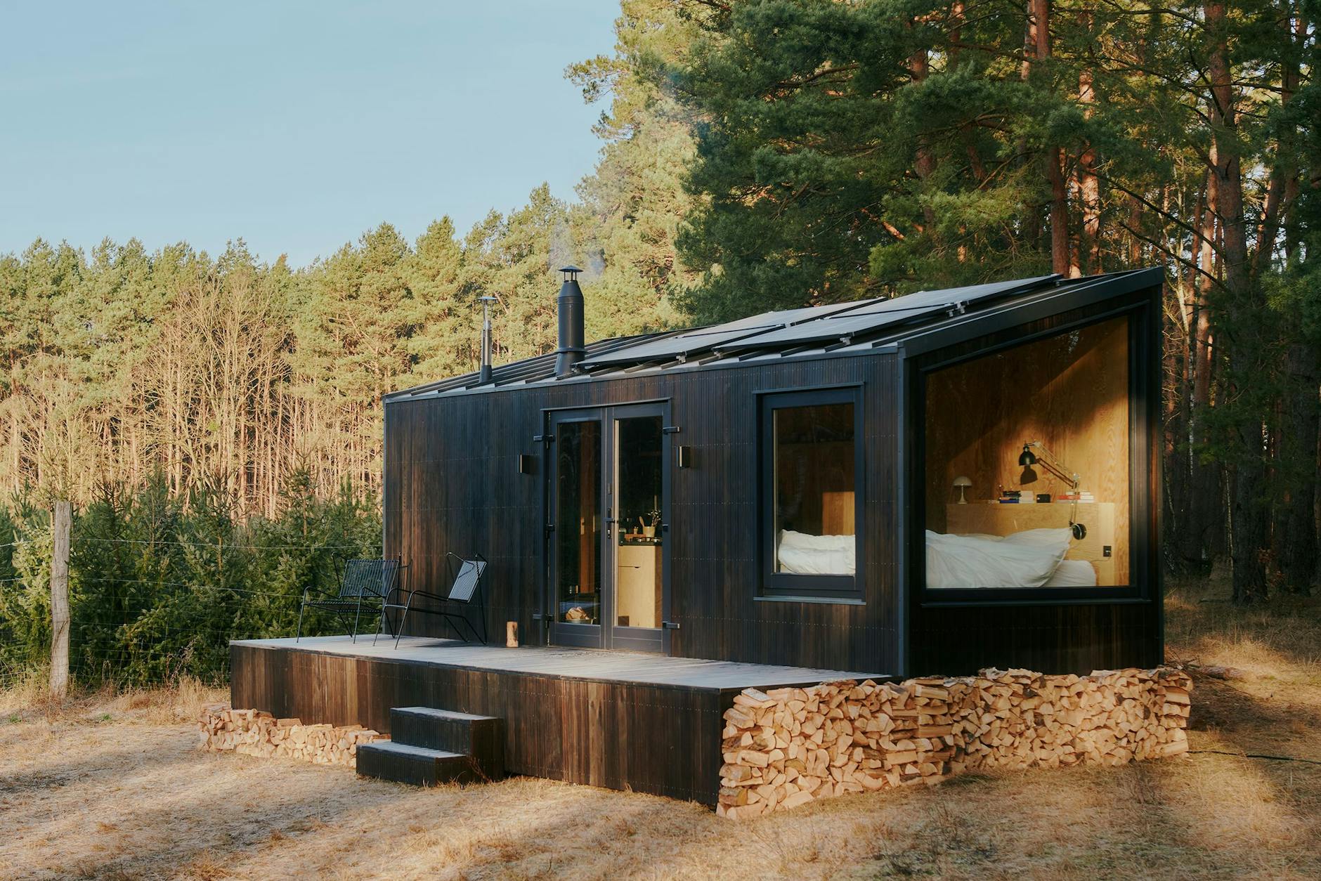 Mitten in der Pampa - und trotzdem fehlt's an nichts: das Tiny House „Waldlichtung“ von Raus.