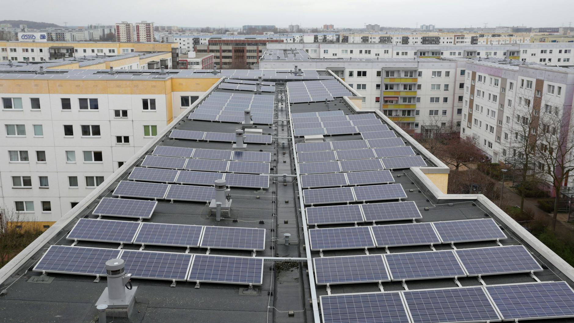 Deutschlands größtes Solarstrom-Projekt auf einer zusammenhängenden Wohnanlage in Berlin-Lichtenberg
