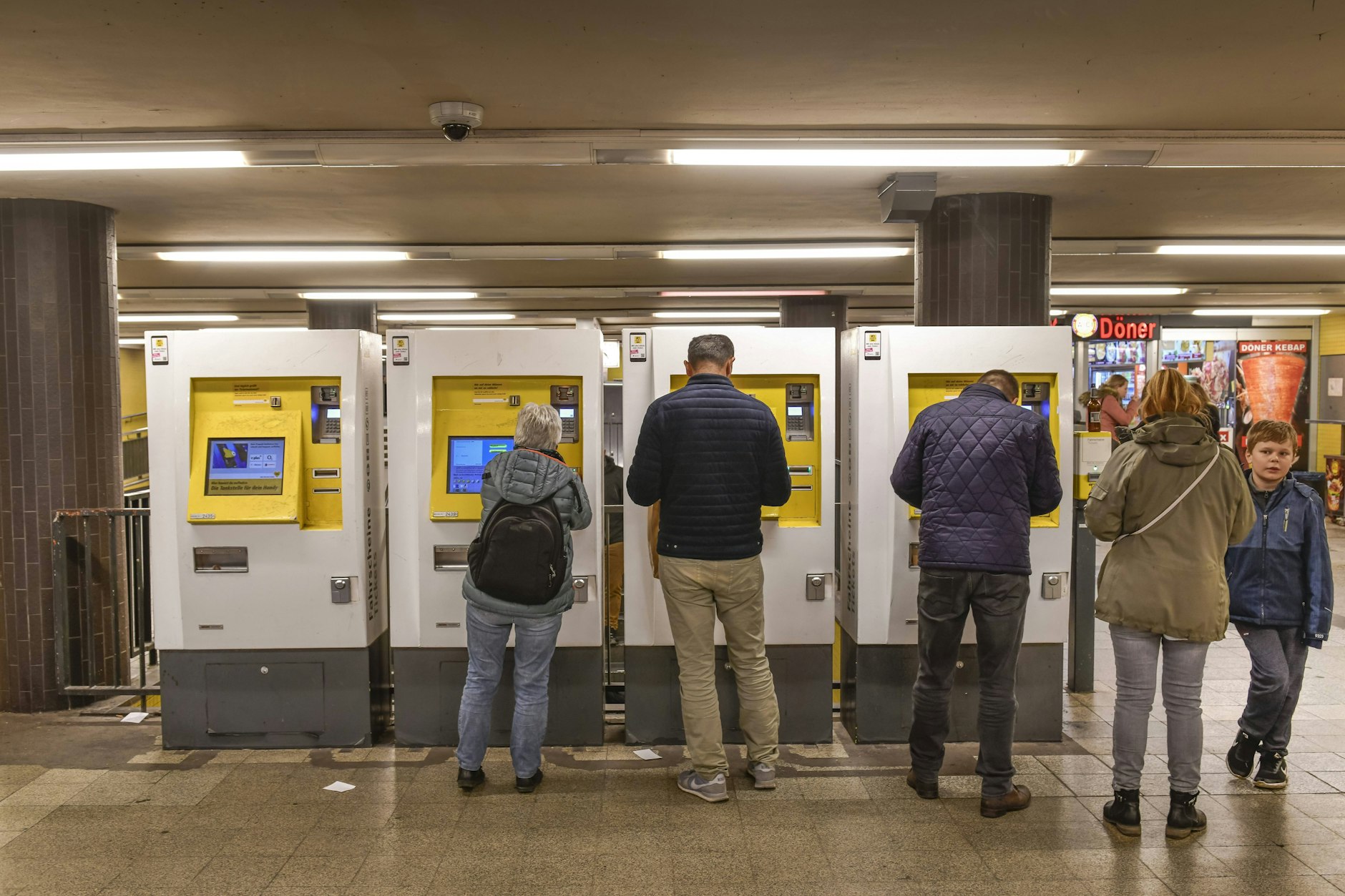 Auch an Ticketautomaten soll es das 9-Euro-Ticket zu kaufen geben.