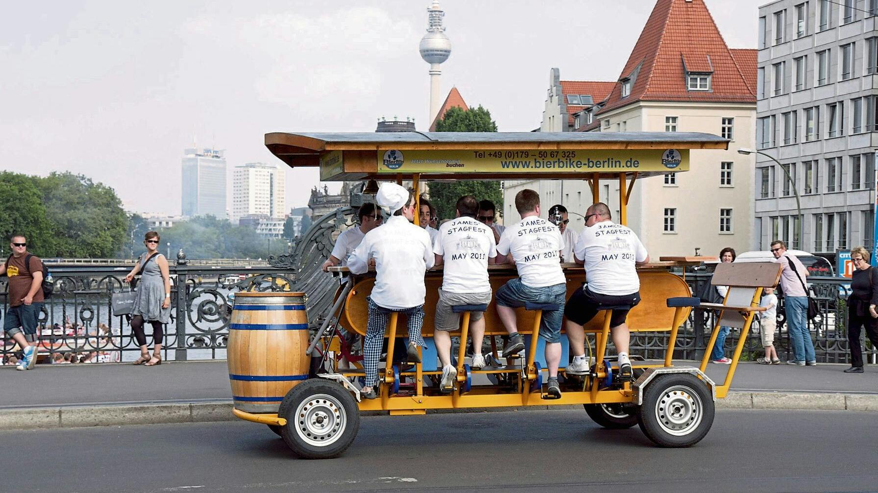 Es ist wieder soweit: Nach der Pandemie hat Berlin zügig zu seiner Art von Billigtourismus zurückgefunden. Dieses Bild von 2011 ist somit irgendwie immer noch gültig.