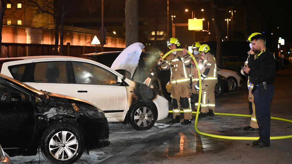 Alt-Moabit: Unbekannte sollen Auto aus Donezk in Brand gesteckt haben