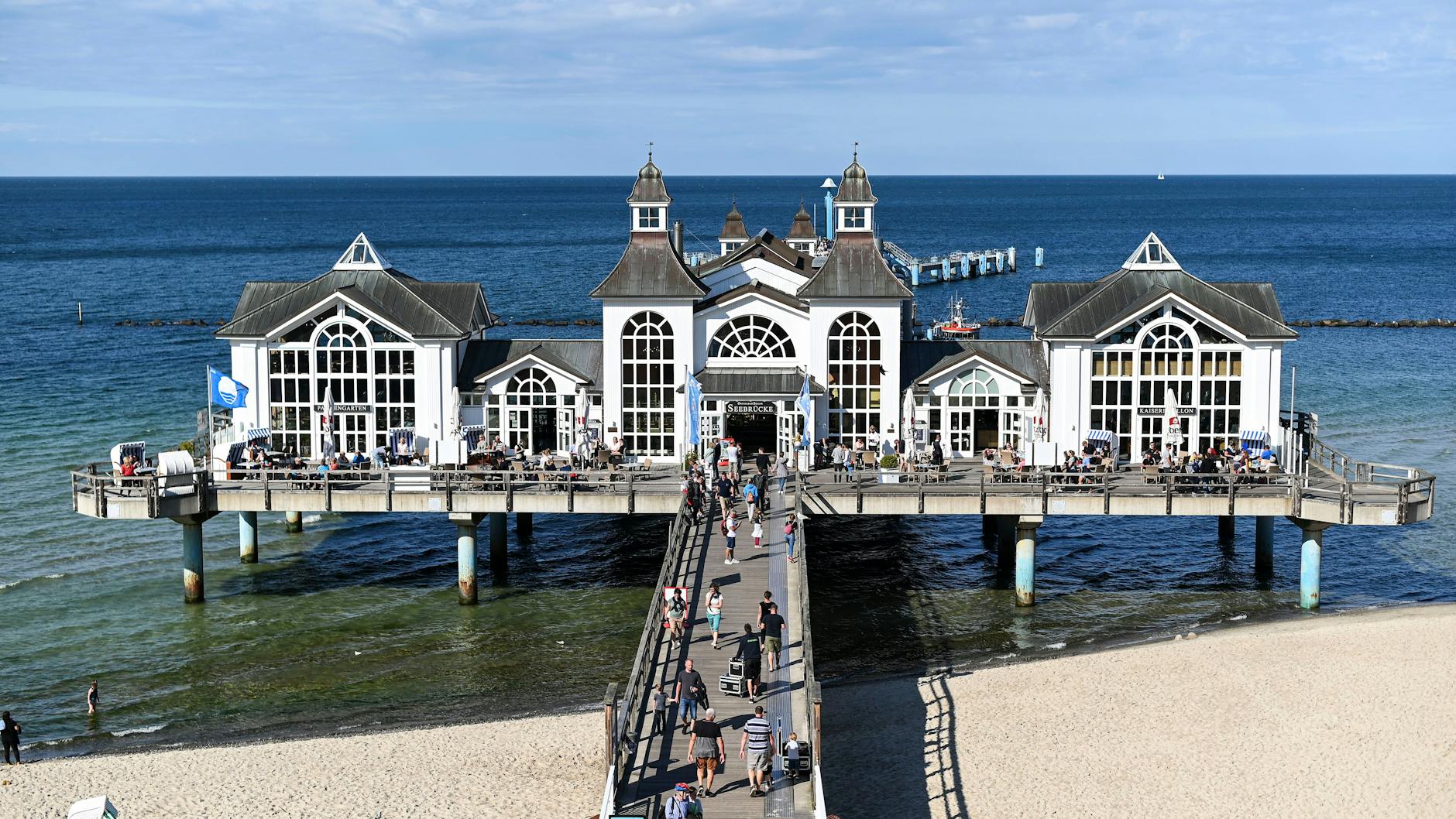 Die Seebrücke im Ostseebad Sellin auf Rügen (Archivbild)