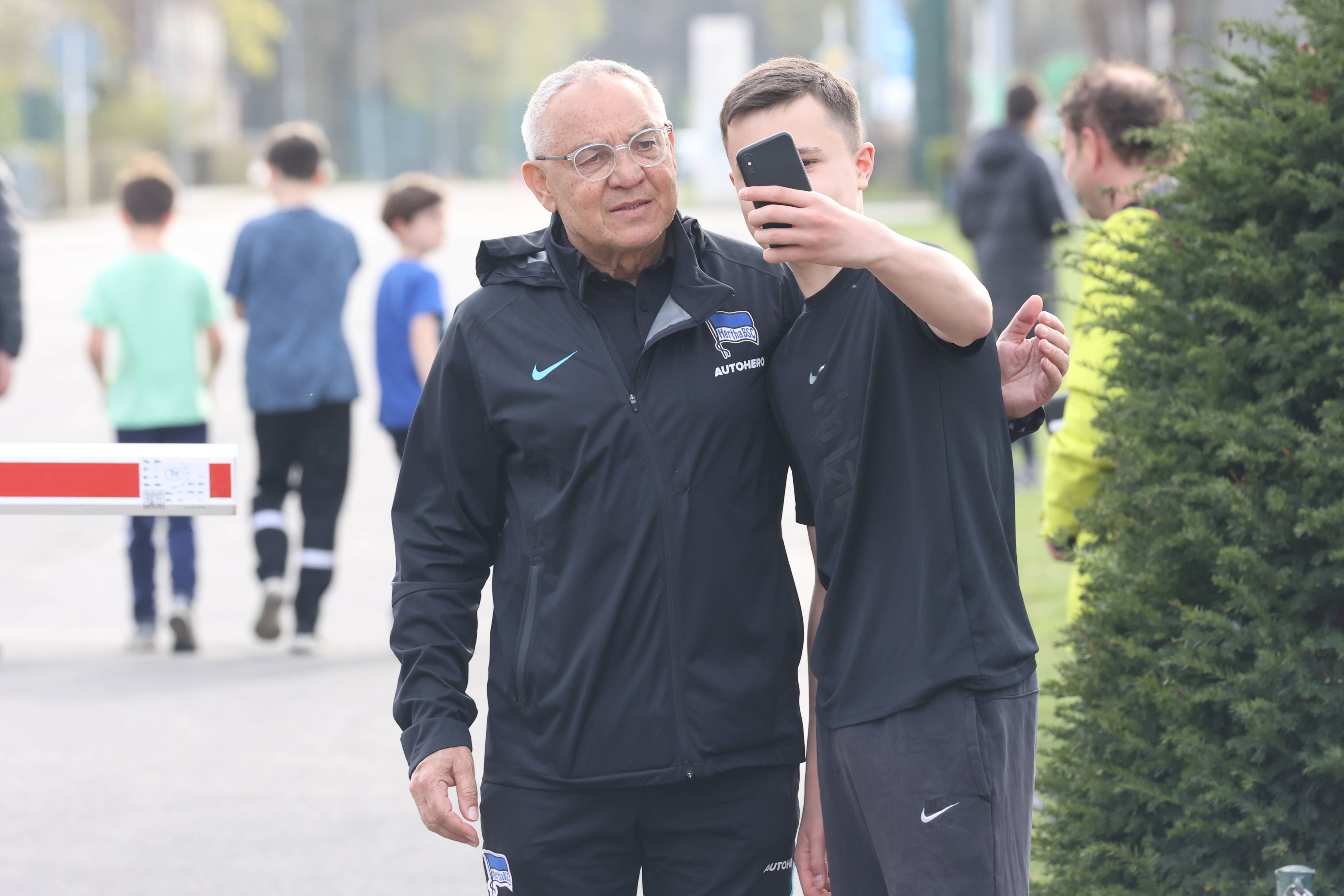 Hertha BSC: Jetzt meldet sich Magath wegen der Trikot-Demütigung durch die Fans zu Wort