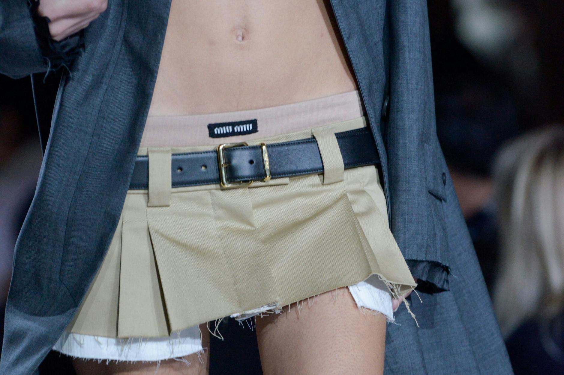 Zeigt her eure Boxis: Bei Miu Miu wird nun sichtbar, was eigentlich unter die Hose gehört.