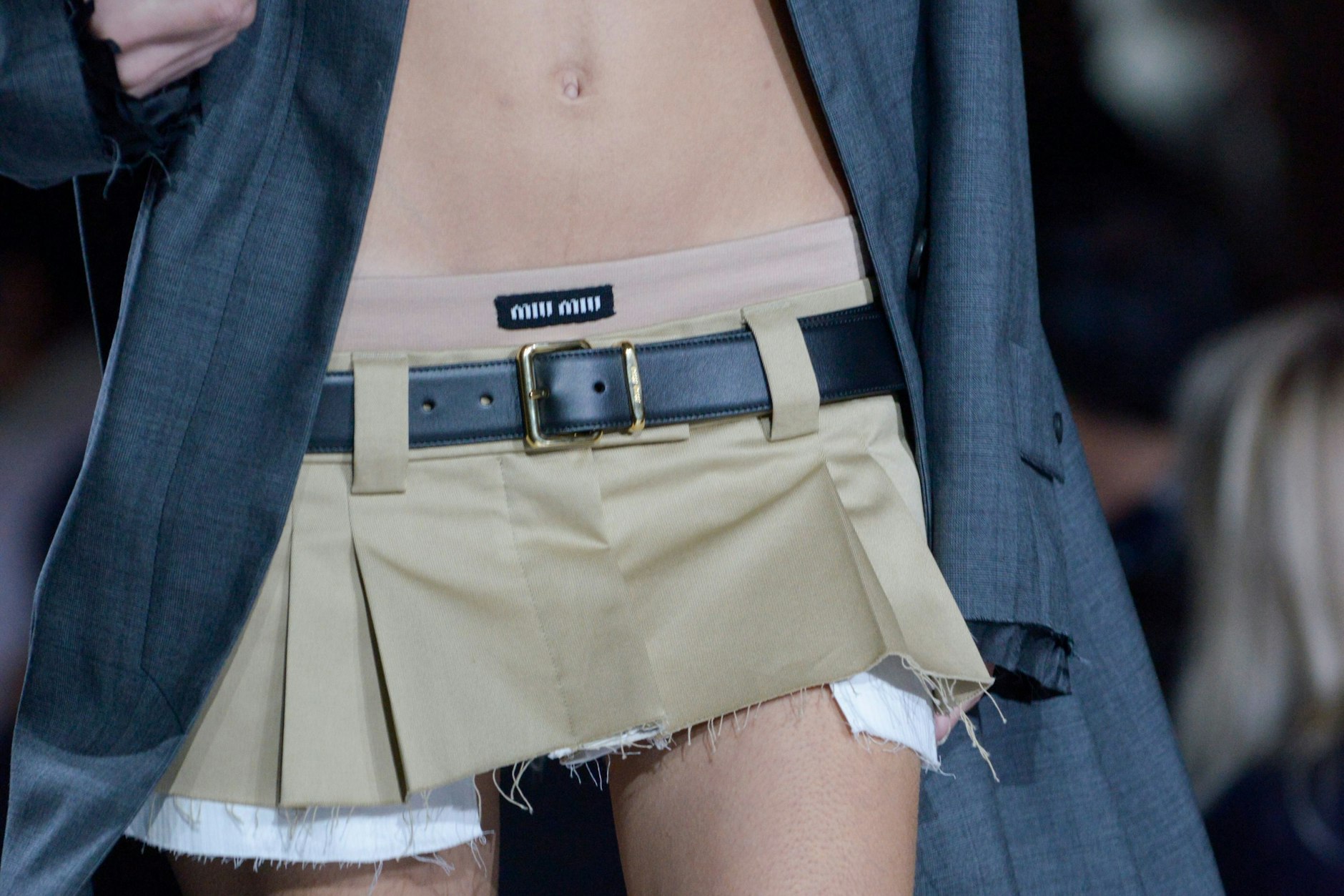 Zeigt her eure Boxis: Bei Miu Miu wird nun sichtbar, was eigentlich unter die Hose gehört.