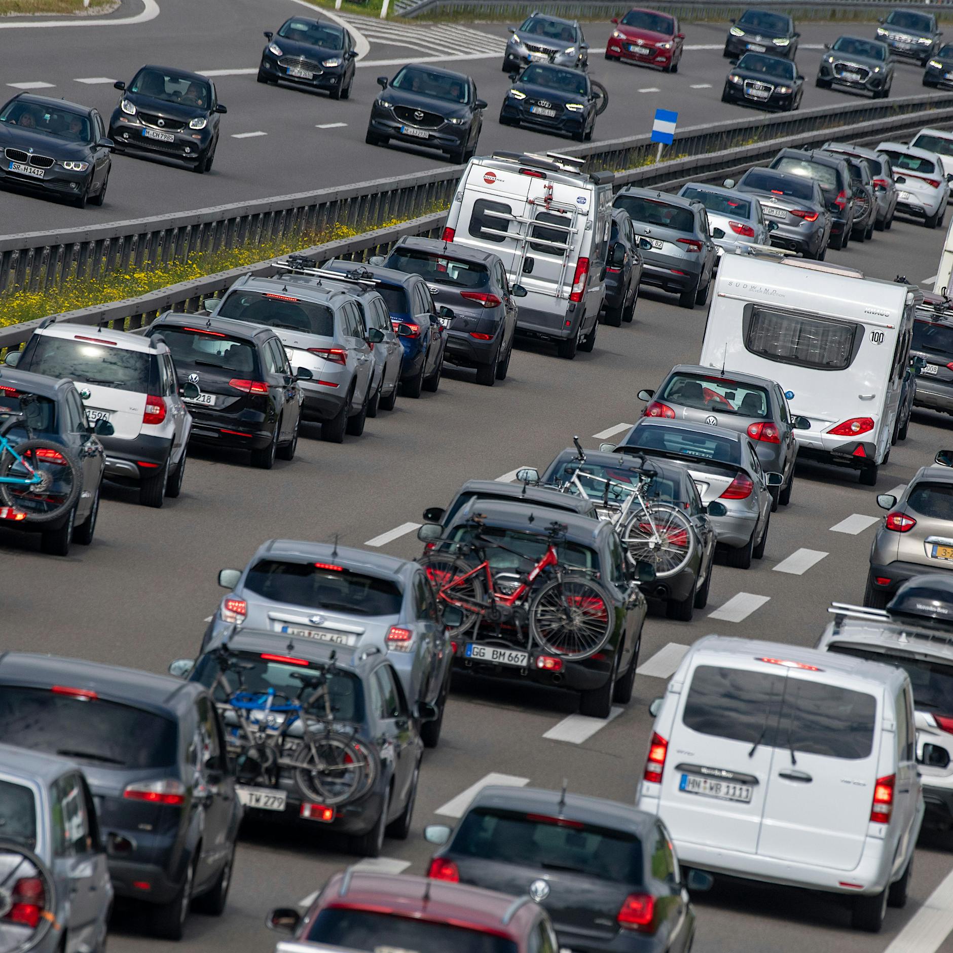 Karfreitag im Stau: „Ordentlich Reiseverkehr“ auf Autobahnen