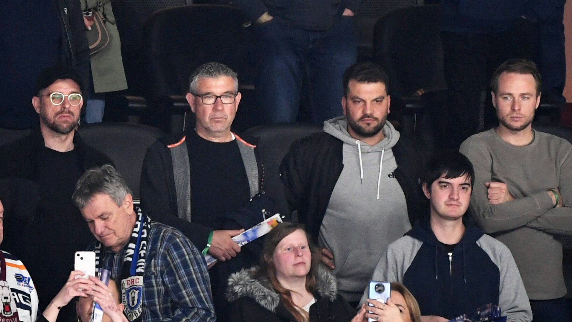 Unions Urs Fischer und sein Trainerstab schauten am Donnerstag lieber Eisbären live vor Ort als Frankfurt vor der Glotze zu verfolgen.