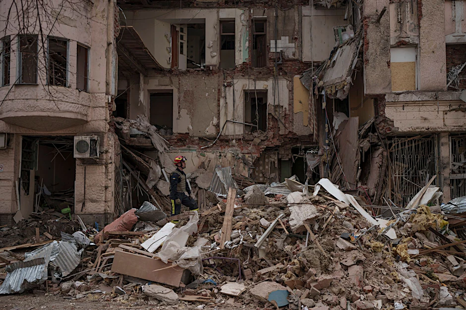 Ukraine: Zerstörte Häuser in Charkiw.