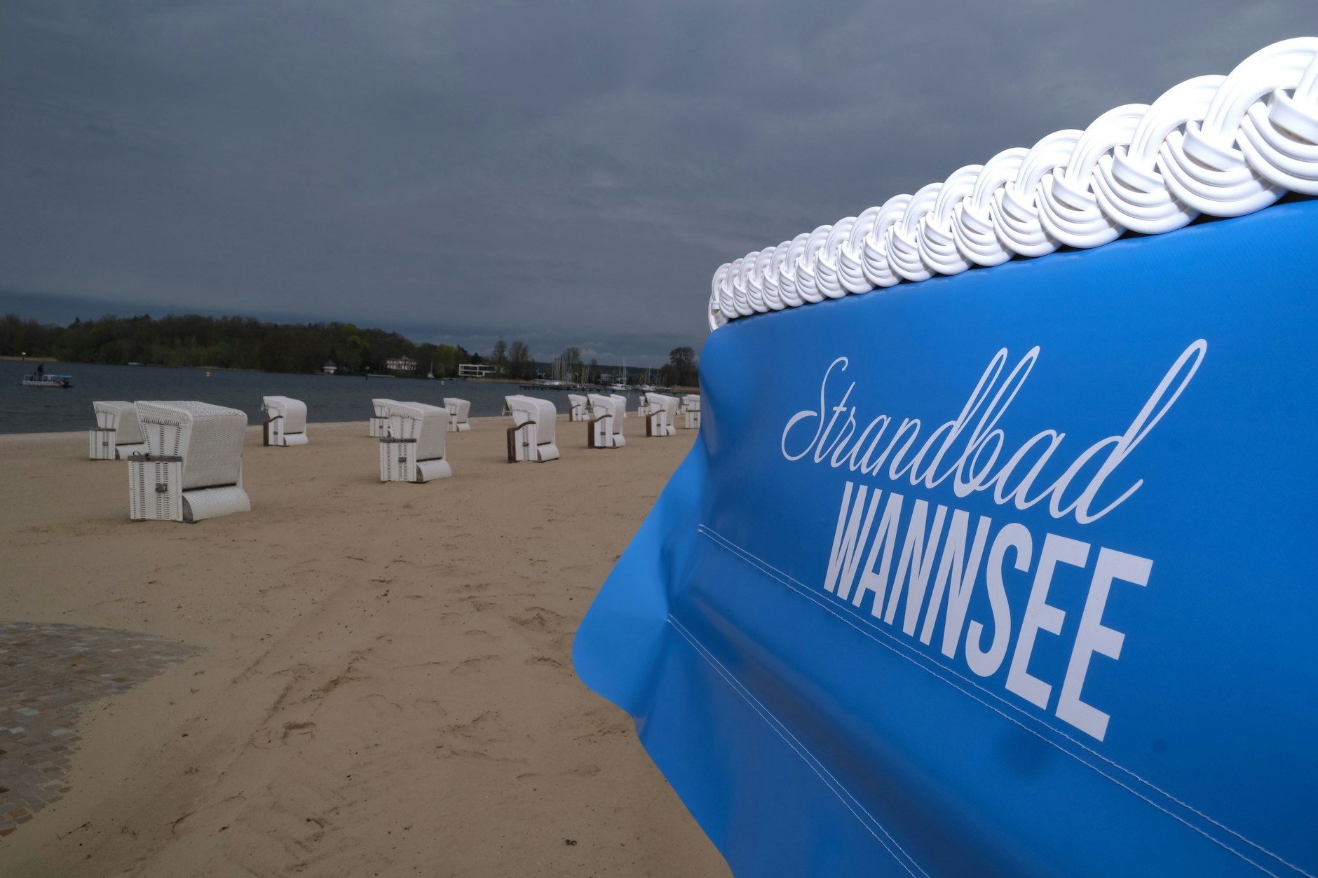 Saisonstart im Strandbad Wannsee zu Ostern.