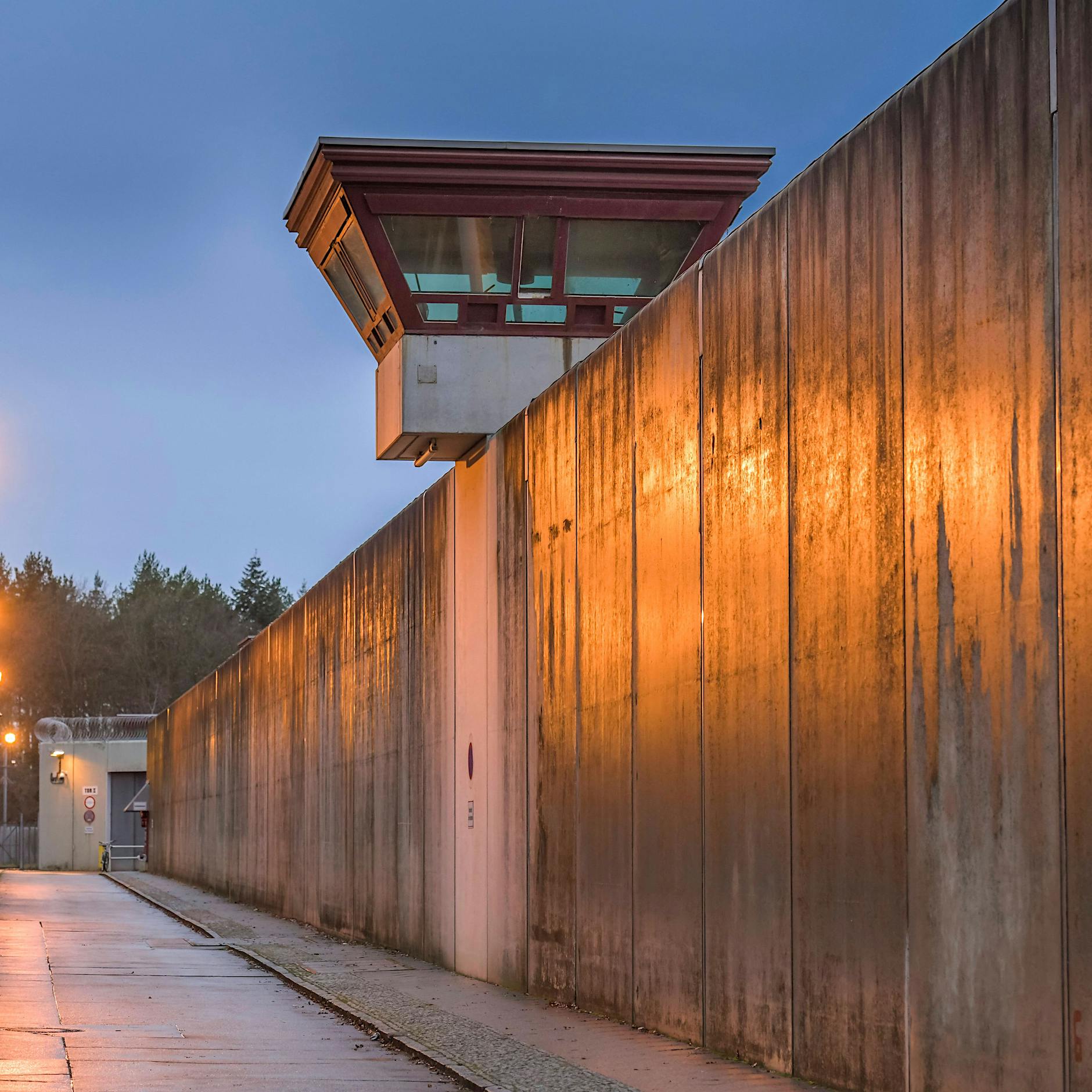 Nach Gefängnisausgang in Berlin: Mitglied der Hells Angels auf der Flucht