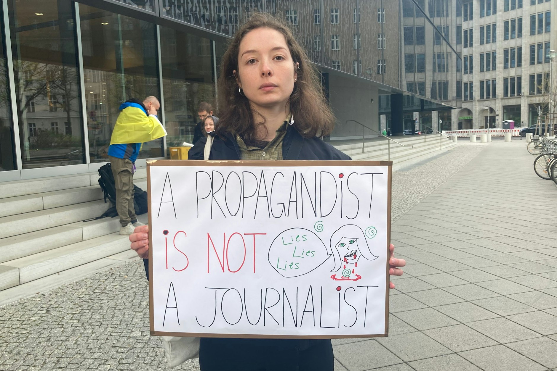 „Eine Propagandistin ist keine Journalistin“: Die Demonstrantin Amira Barkhush ist von Owsjannikowa nicht begeistert.