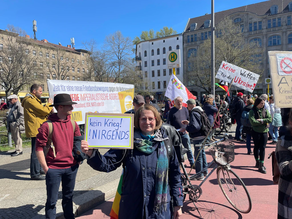 Ostermärsche in Berlin: „Warum ist Putinversteher plötzlich ein Schimpfwort?“
