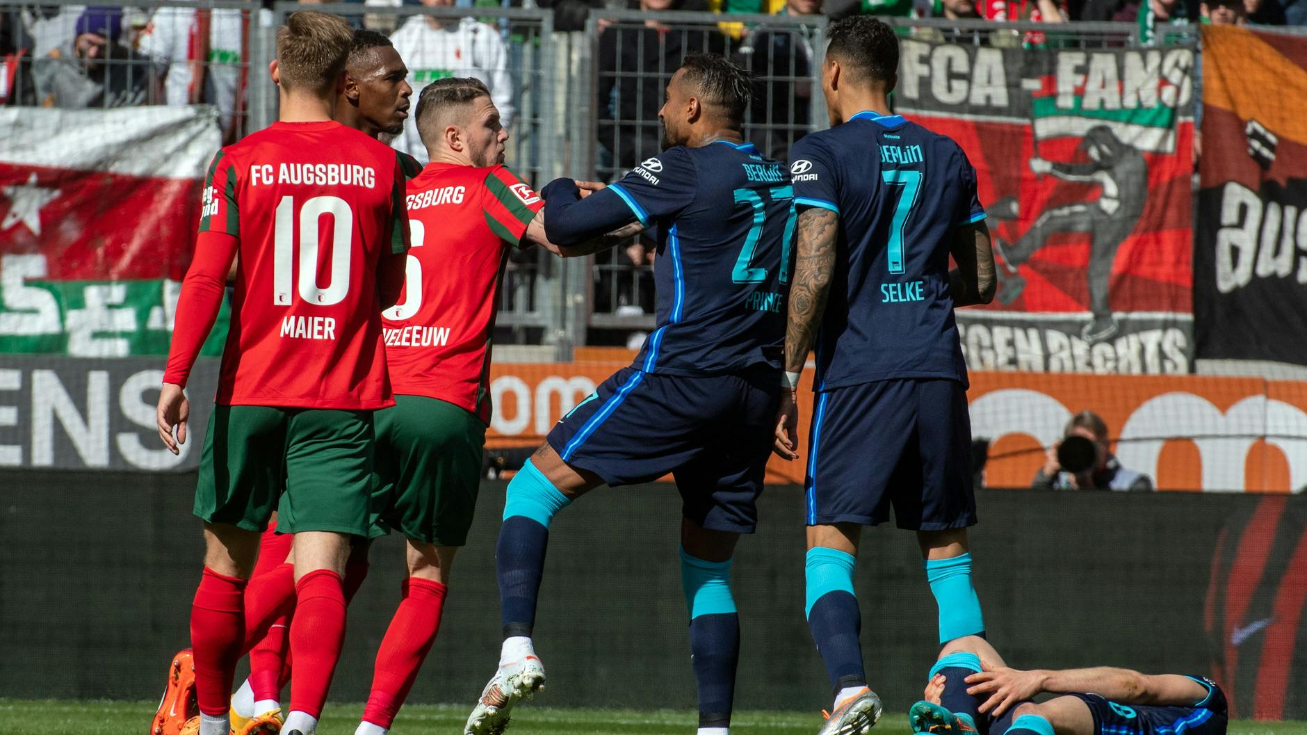 Prince Boateng schmiss sich in viele Zweikämpfe und scheute auch diverse Wortgefechte mit den Spielern des FC Augsburg nicht.