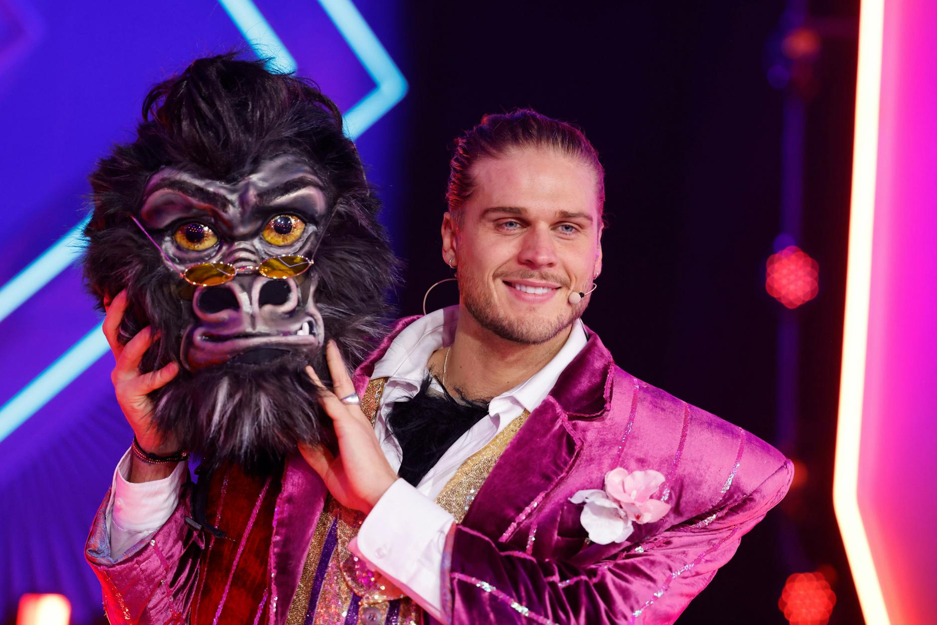 Rúrik Gíslason, ehemaliger isländischer Fußballspieler, hat seine Maske abgenommen. Er war die Figur "Der Gorilla" in der ProSieben-Show "The Masked Singer".
