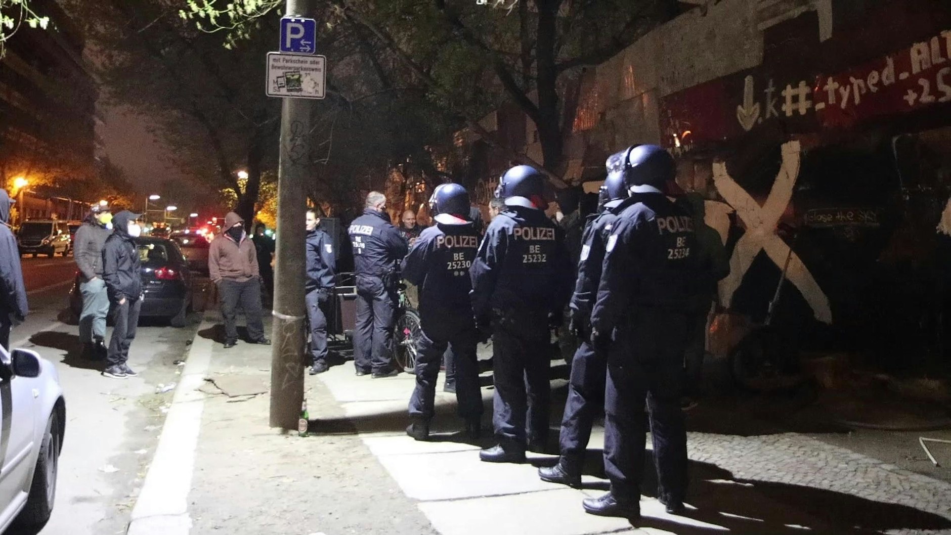 Die Polizei räumte den Platz der ehemaligen „Köpi“-Wagenburg mit einem Großaufgebot an Beamten.