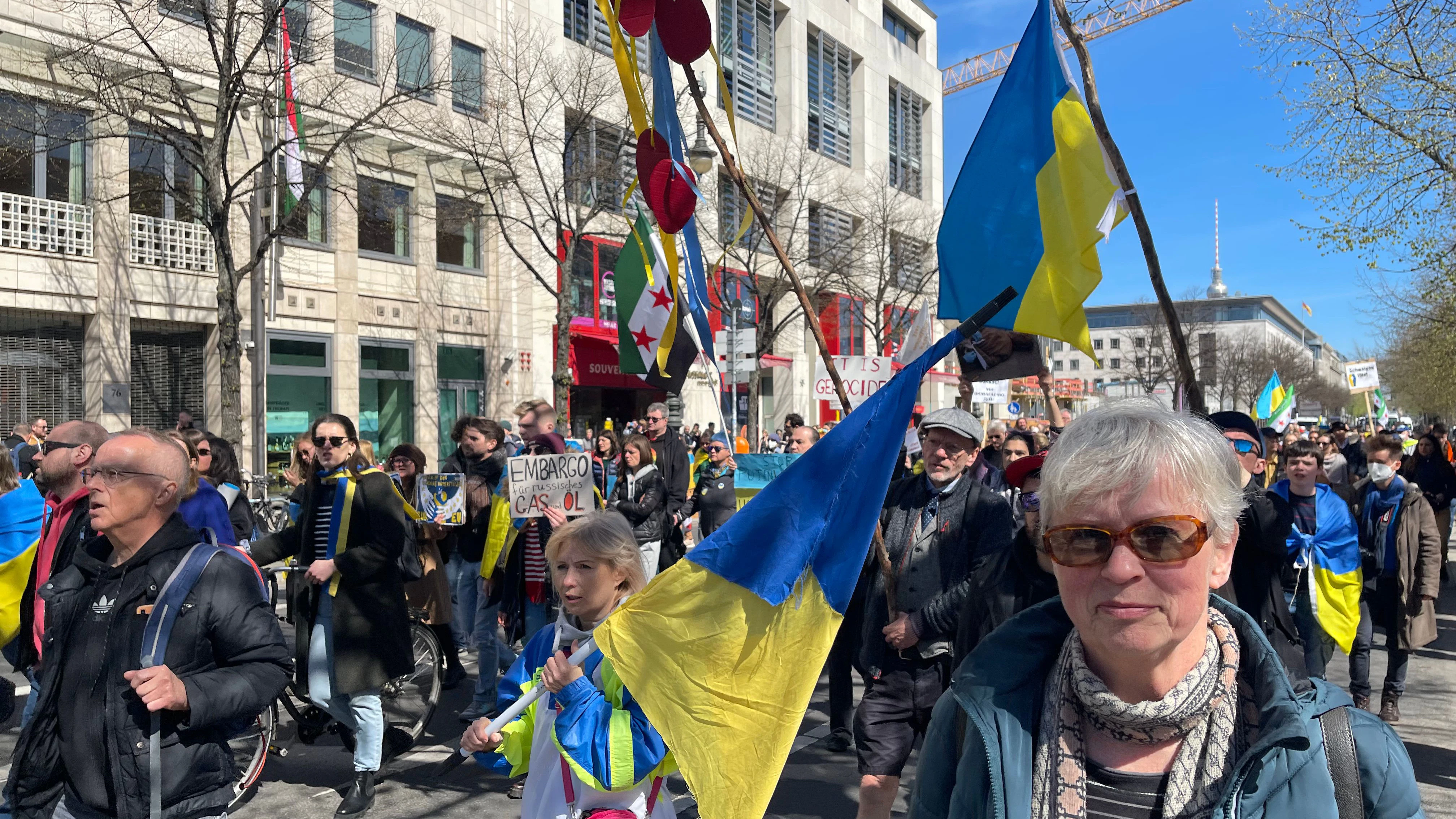 Juliane Fischer auf dem alternativen Ostermarsch, Unter den Linden