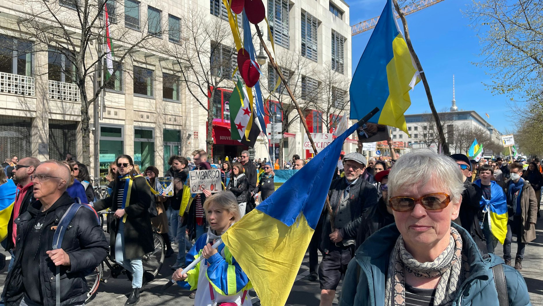 Juliane Fischer auf dem alternativen Ostermarsch, Unter den Linden