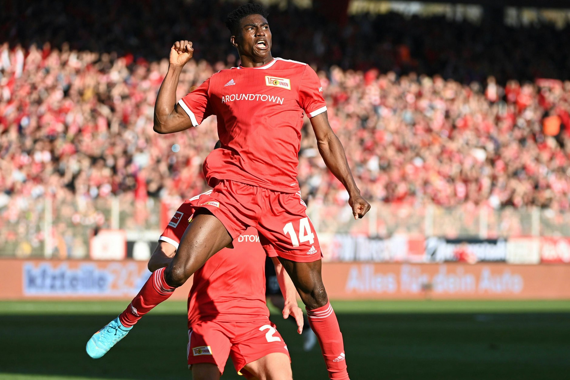 Taiwo Awoniyi jubelte über seinen Treffer gegen Frankfurt ausgelassen, erzielte nun bereits 13 Saisontore.