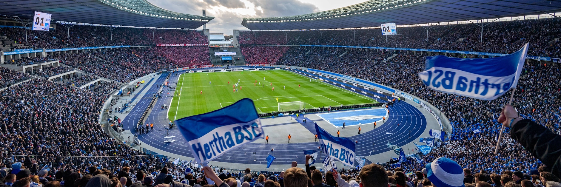 Hertha BSC setzt im Kampf um den Klassenerhalt auf ein volles Olympiastadion, verteilt Freikarten gegen Stuttgart und Mainz.