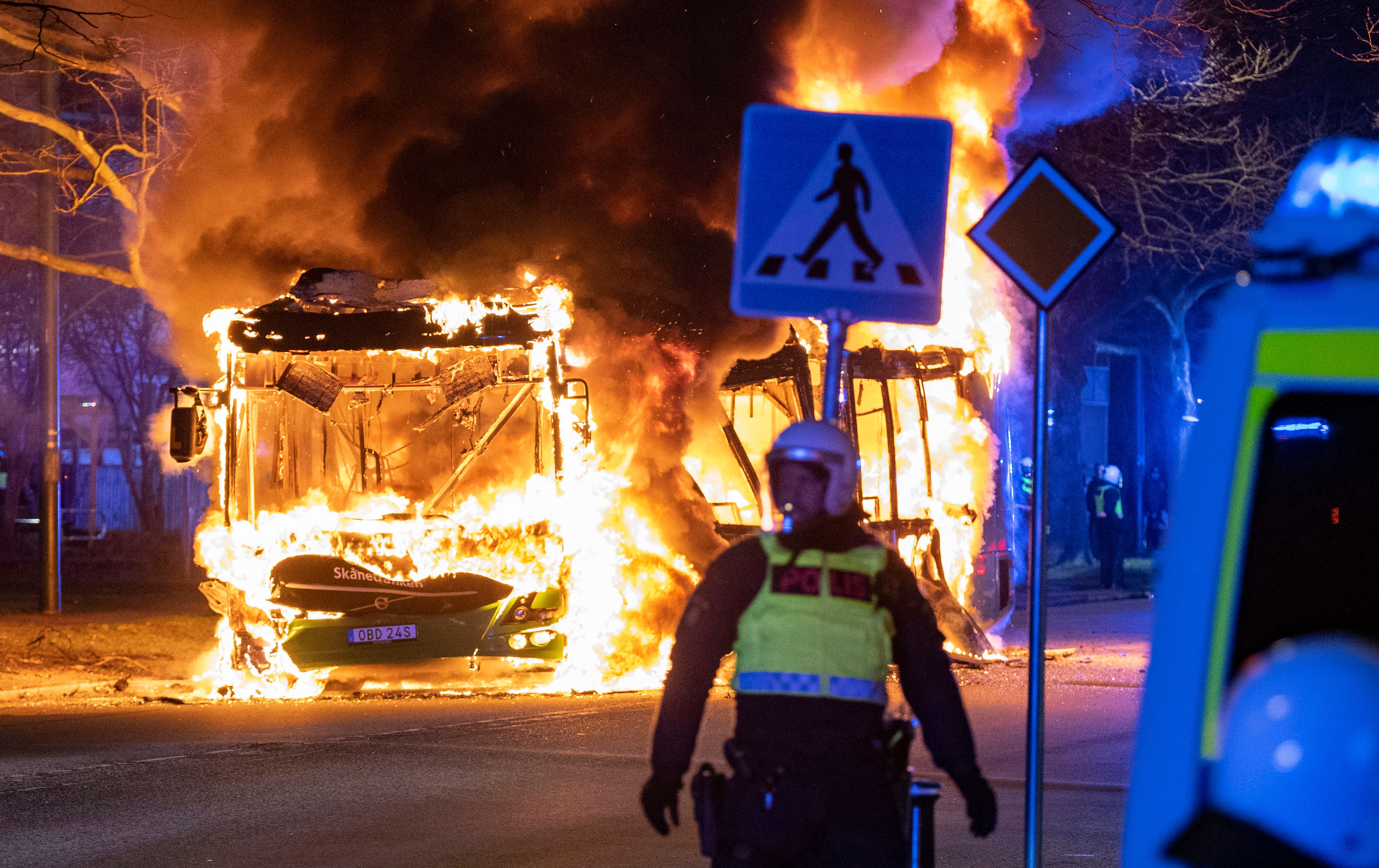 Image - Wieder Randale in Schweden – gewalttätiger Mob zündet Bus an