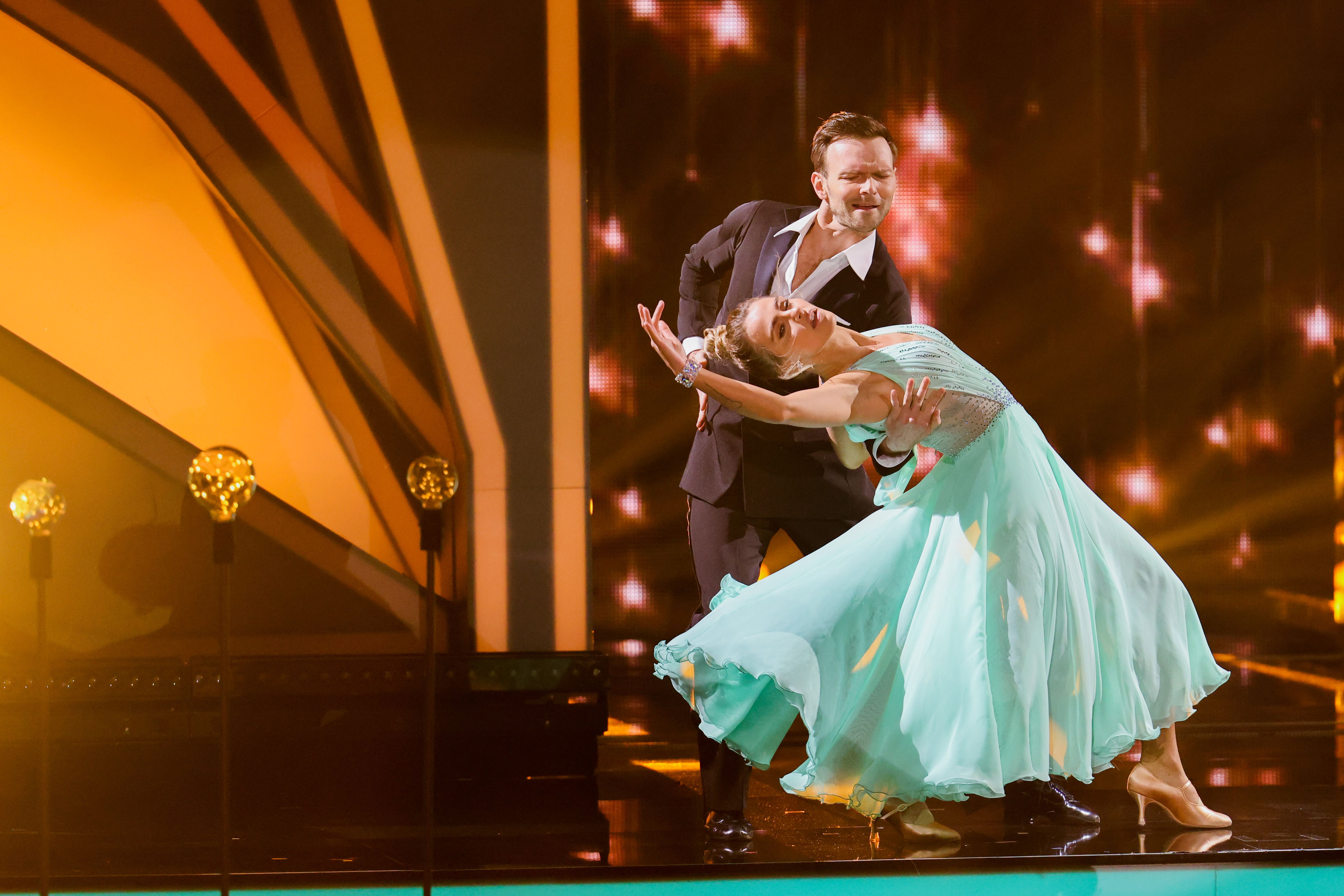 Image - „Let’s Dance“-Kleider-Schneider: So irre teuer sind die Funkel-Fummel von Amira Pocher, Janin Ullmann und Co