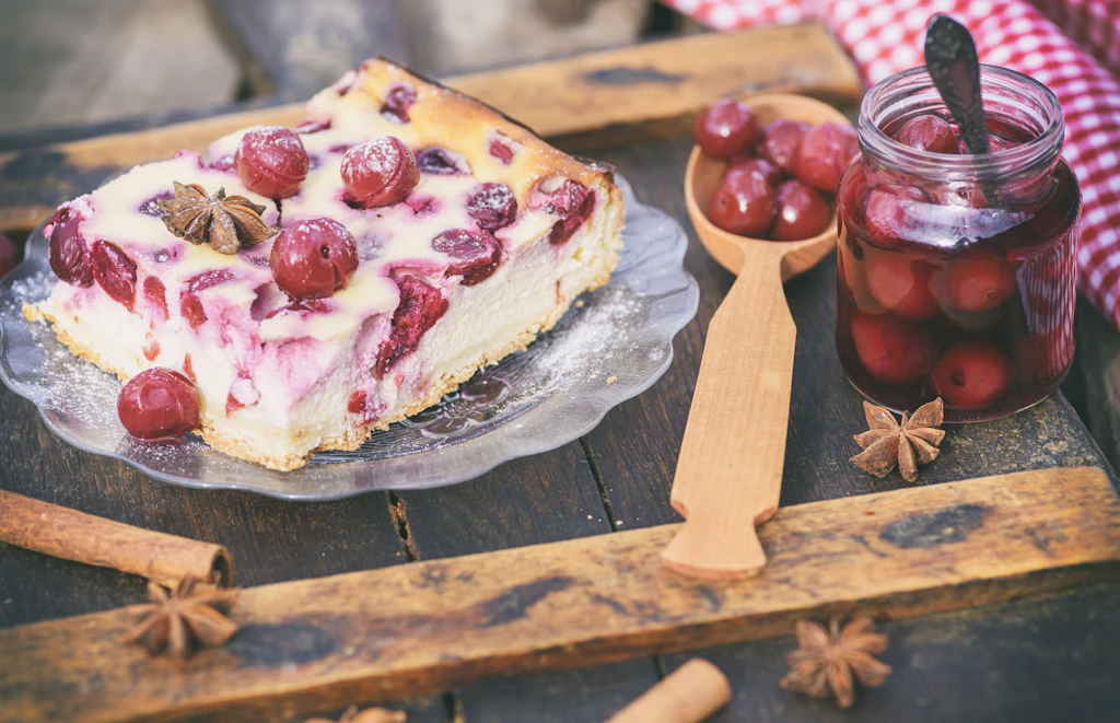 Tolles Rezept für saftigen Kirschkuchen vom Blech – so lecker und so leicht zu machen