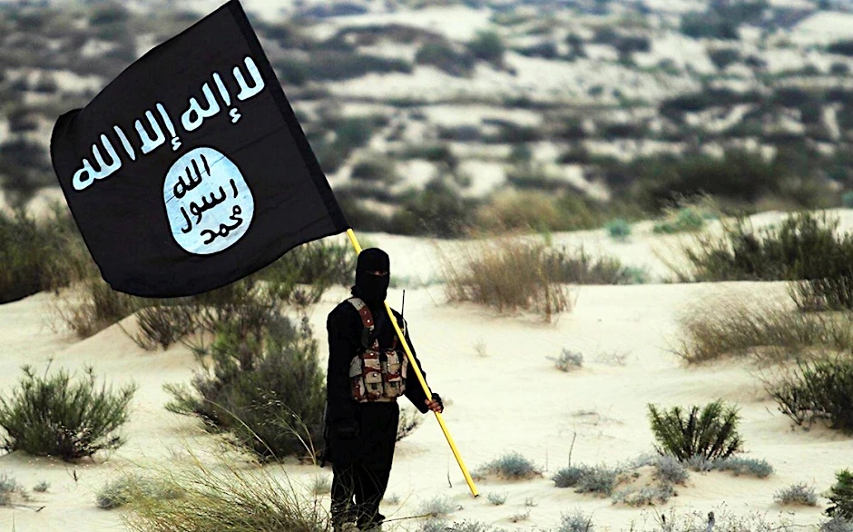 Propagandabild des IS: Ein Kämpfer mit einer Flagge des „Islamischen Staats“.