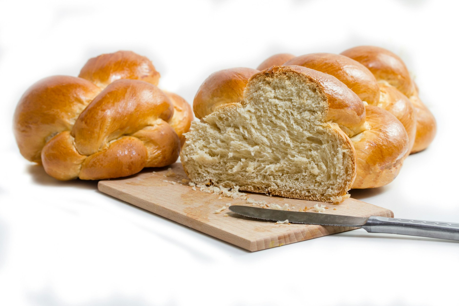 So ein frischer Hefezopf kann locker mit Frühstücks-Brötchen konkurrieren. Vor allem, wenn man es süß mag...