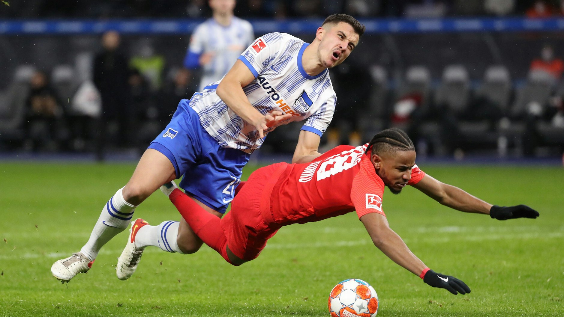 Hertha-Zugang Marc Kempf verursachte gegen RB Leipzig (1:6) einen Elfmeter und flog mit Rot vom Platz.