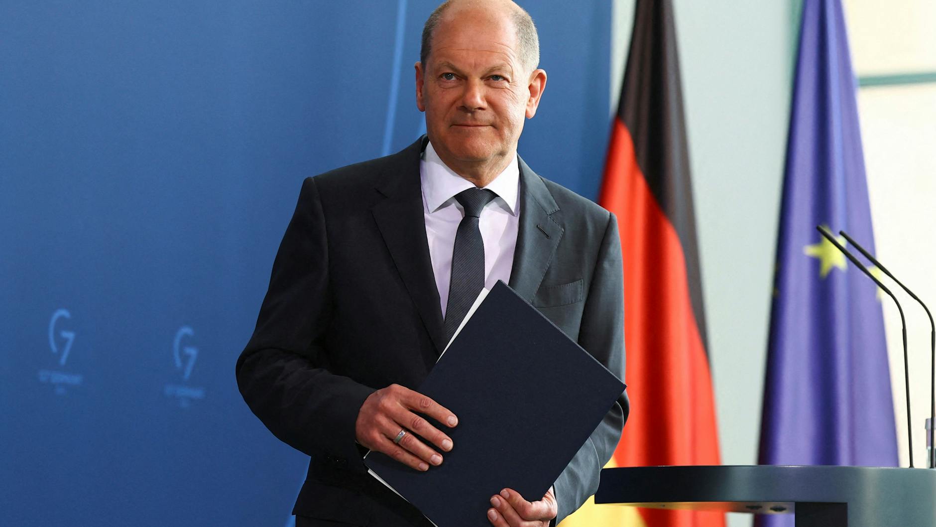 Olaf Scholz nach seiner Rede am 19. April 2022