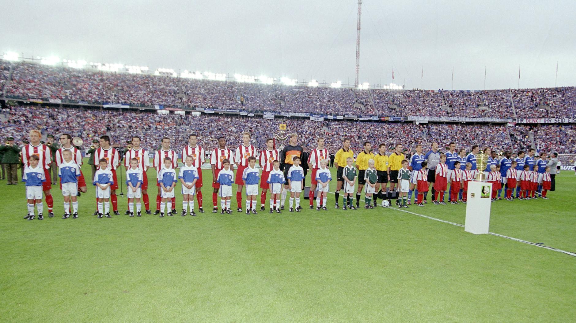 2001 traf der 1. FC Union im DFB-Pokal-Finale im Berliner Olympiastadion als Zweitligist auf den FC Schalke 04, verlor 0:2.