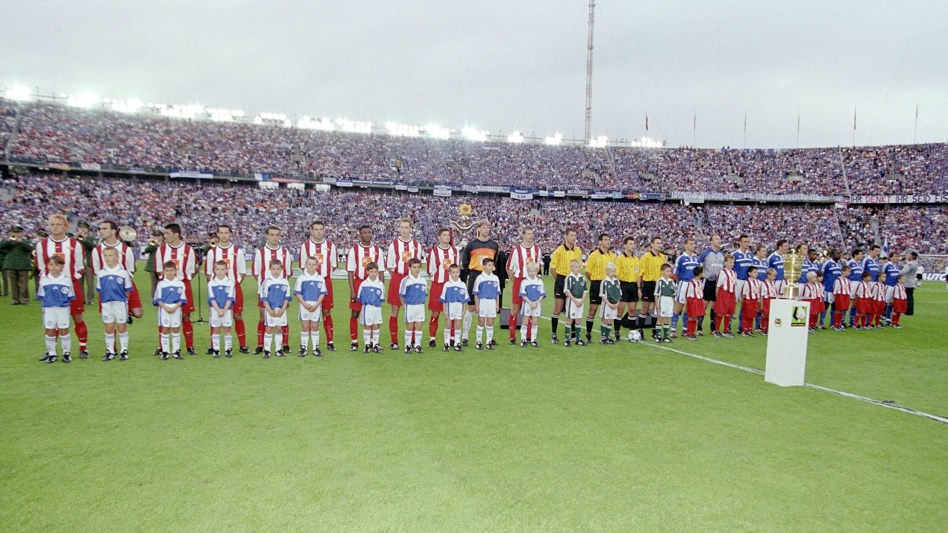 2001 traf der 1. FC Union im DFB-Pokal-Finale im Berliner Olympiastadion als Zweitligist auf den FC Schalke 04, verlor 0:2.