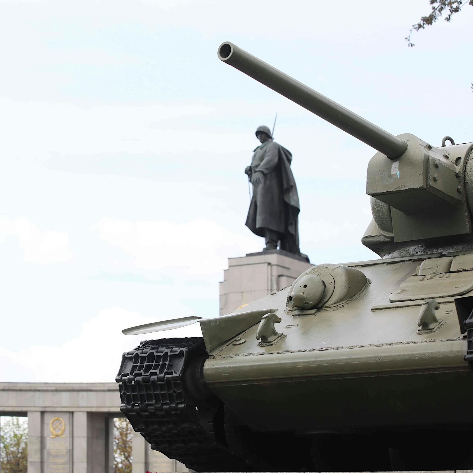 Das Militärische: Panzer und Haubitzen im Großen Tiergarten