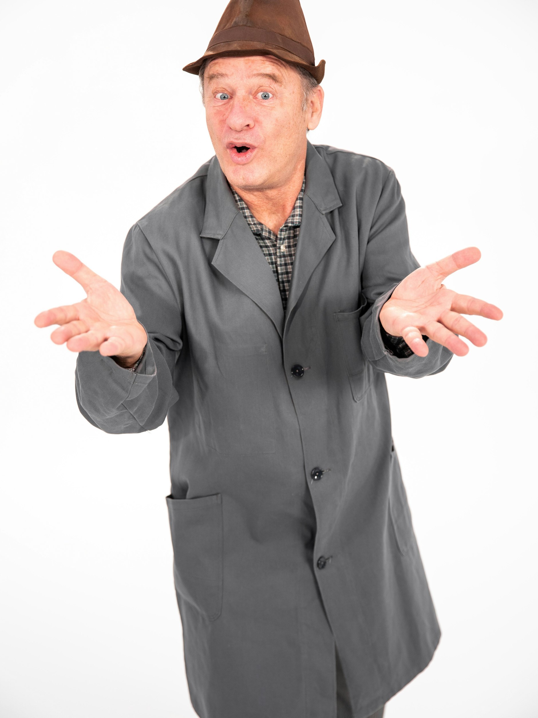 Hausmeister Krause steht nun wieder auf der Bühne - gespielt wird er natürlich von Tom Gerhardt.