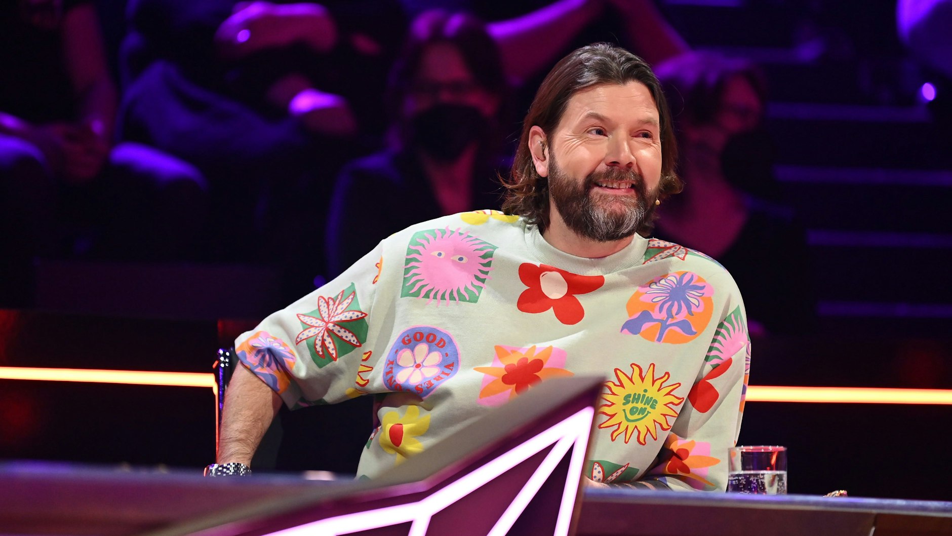 Auch Rea Garvey sitzt bei „The Masked Singer“ im Rateteam.