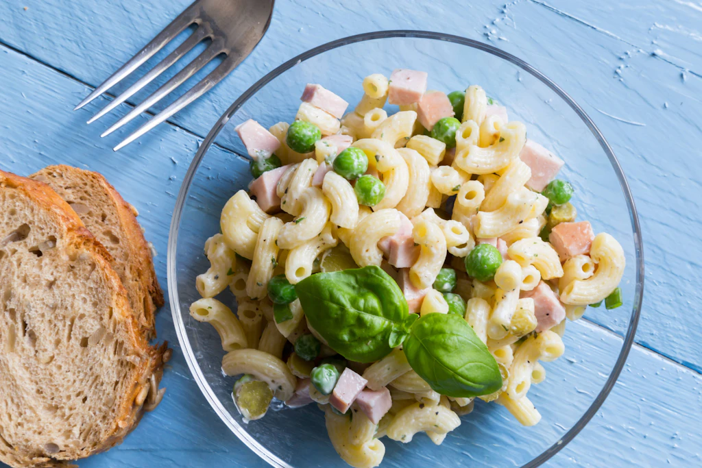 Geniales Rezept für den Grillabend: Leckerer Nudelsalat mit Erbsen und Fleischwurst… wetten, dass Sie ihn so noch nicht kennen?