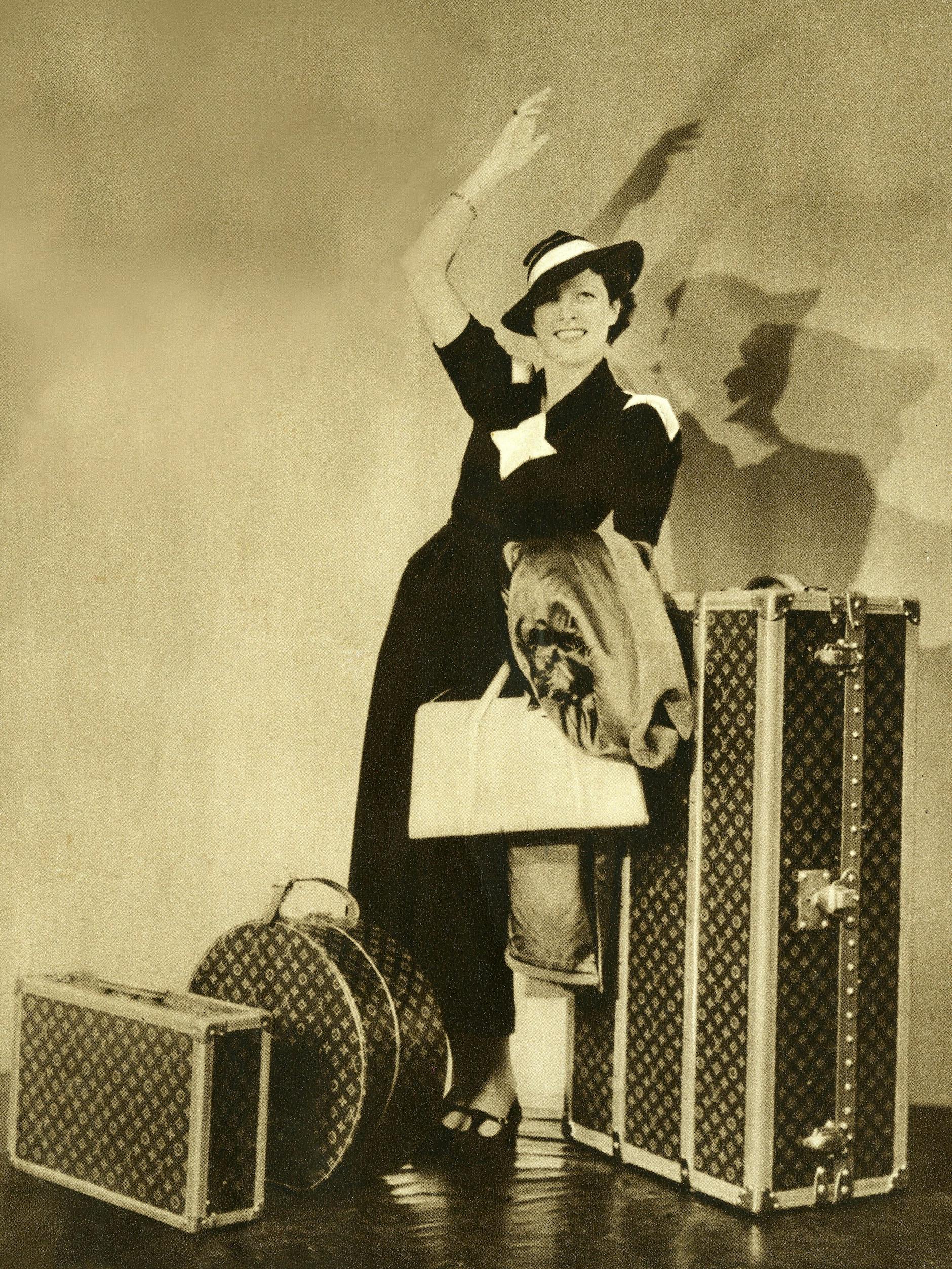 So schön, aber sperrig wie in dieser Werbeanzeige von Louis Vuitton reiste man vor der Erdindung der Keepall.