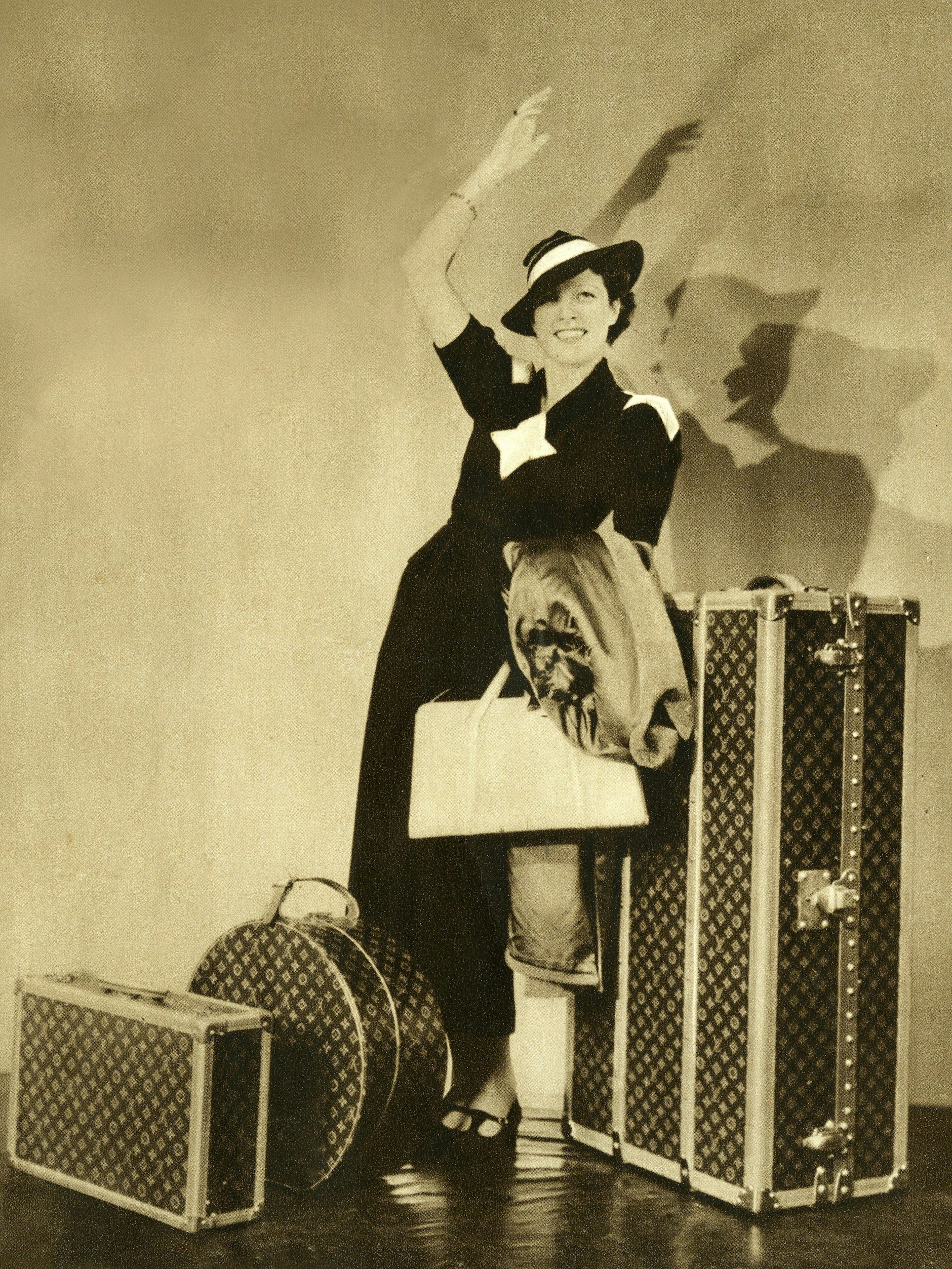 So schön, aber sperrig wie in dieser Werbeanzeige von Louis Vuitton reiste man vor der Erdindung der Keepall.