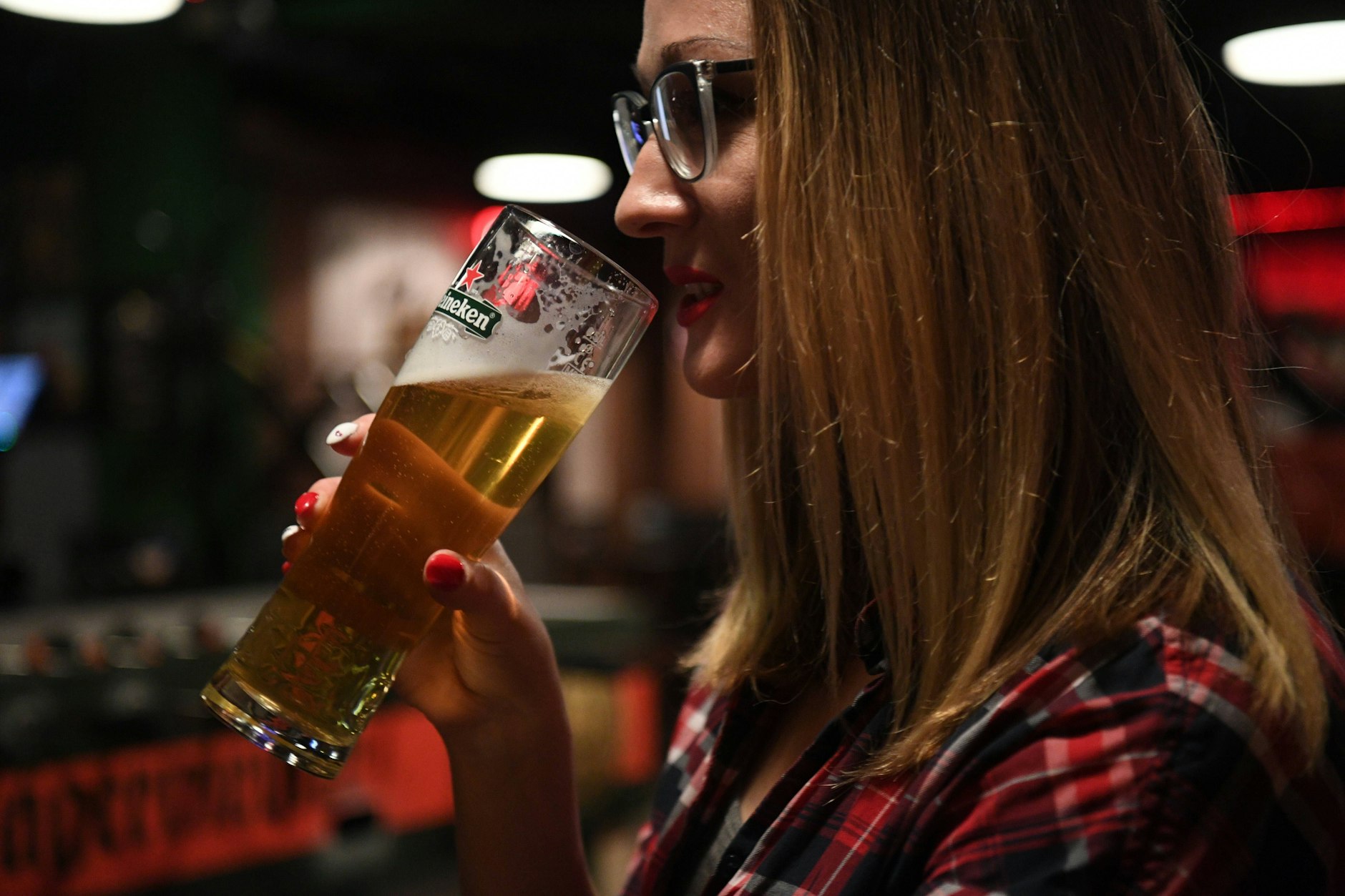 Das klassische Pils gehört in einer Kneipe einfach dazu. (Symbolbild)