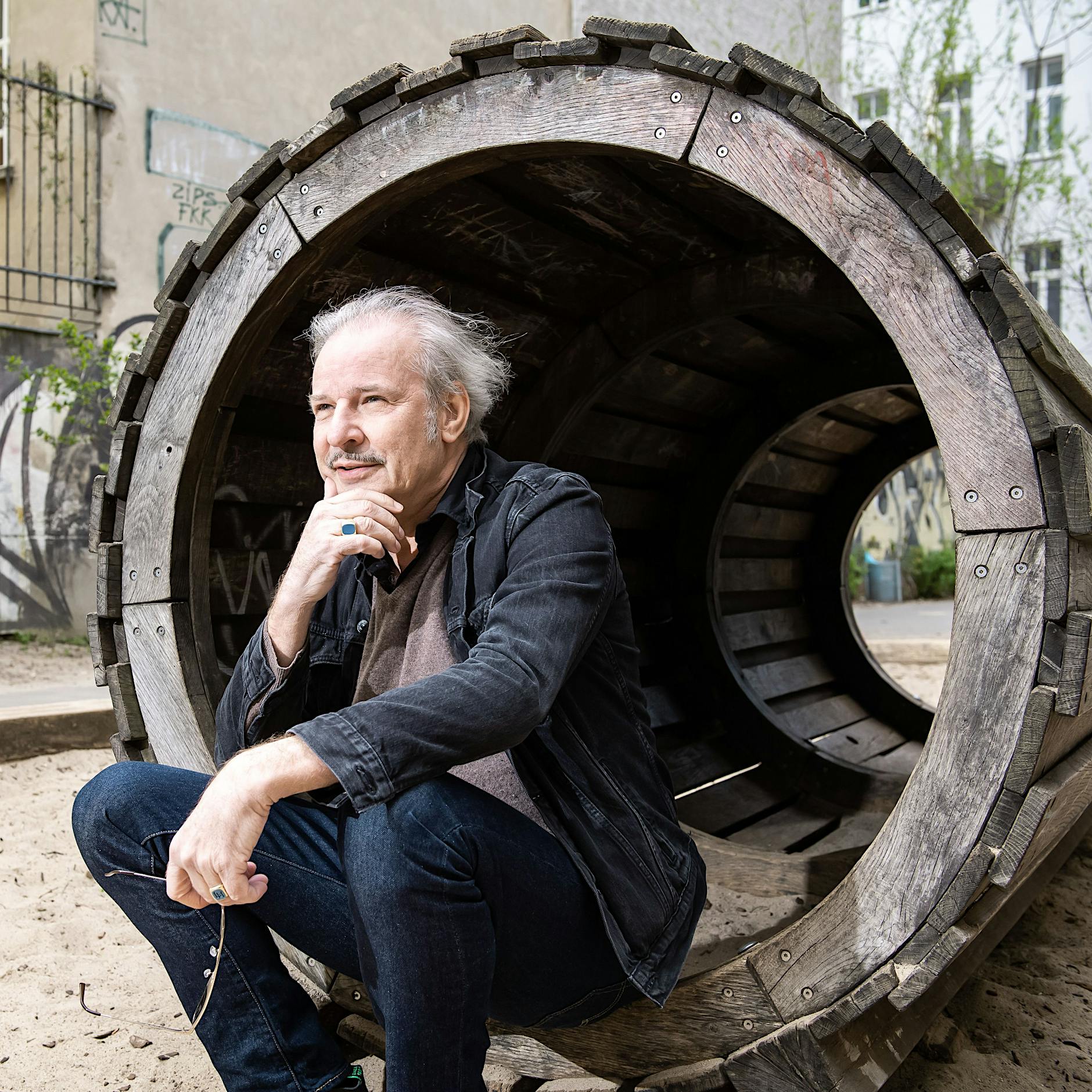 Durchs Feindgebiet der Stasi: Ein Spaziergang mit Leander Haußmann