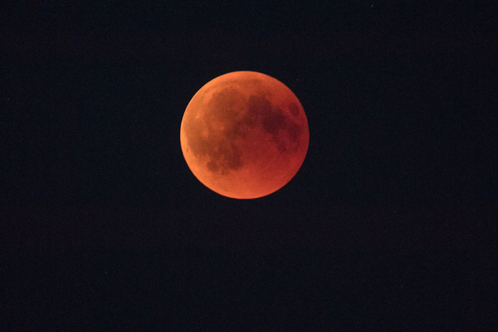 Bald gibt’s eine totale Mondfinsternis! Wann Sie das seltene Himmelsspektakel bestaunen können – und wo der Blutmond zu sehen ist