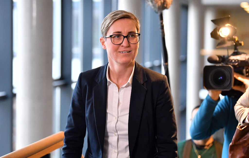 Rücktritt als Linke-Chefin: Hennig-Wellsow gibt Amt auf