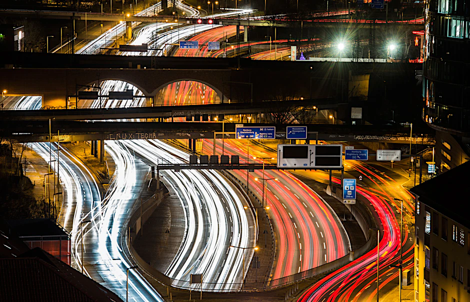 Langsam fahren war auch auf der Berliner Stadtautobahn bislang eher nicht üblich. Außer im Stau.